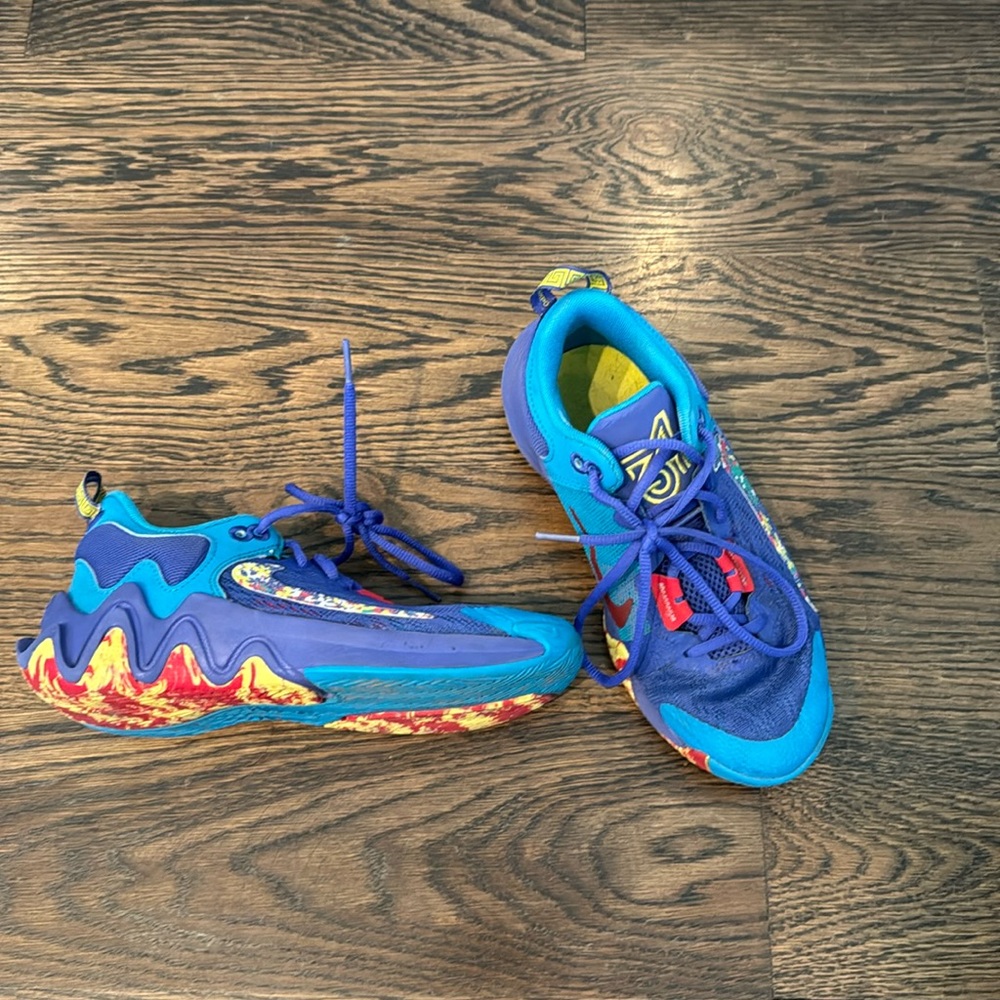 Nike Giannis Immortality 2 size 4